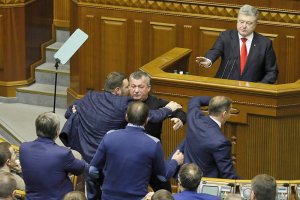Голосование в Верховной раде сопровождалось драками и нецензурной бранью