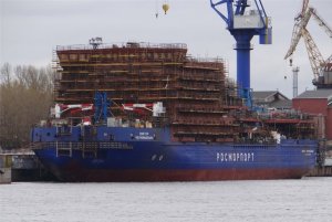 В Петербурге загорелся строящийся ледокол "Виктор Черномырдин"