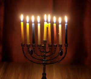 Петербуржцев научат правильно праздновать Хануку