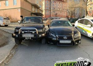Многомиллионное ДТП снова произошло во дворе Приморского края. «Такое ощущение, что «Лексусы» взбесились»