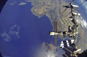 NASA: потерянный в космосе гаечный ключ не разрушит МКС
