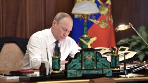 Путин дал задание Медведеву и главе РАН создать учебник для чиновников