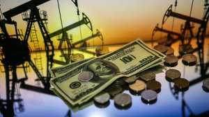 Доллар и евро резко просели по отношению к рублю на фоне сообщений о том, что ОПЕК и Россия согласовали сокращение добычи нефти (Нефть взлетела  )