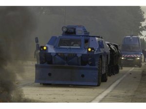 Во Франции полиция уже не в силах совладать с беспорядками