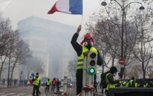 Французское правительство: радикалы используют «желтые жилеты» для свержения власти ... и есть иностранцы