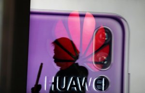 Япония запретила госзакупки китайских Huawei и ZTE  (Ранее китайских гигантов обвинили в кибершпионаже)