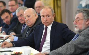 "Творческий работник - занимайся творчеством": Путин напомнил режиссерам об ответственности