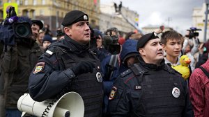 ГД приняла закон о наказании за вовлечение детей в несогласованные акции