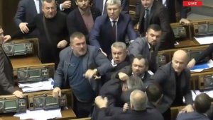 Пятничное: В Раде переименовали УПЦ, дрались и изгоняли бесов