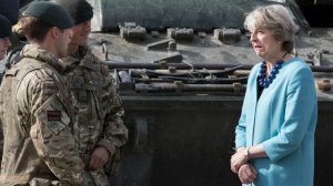 Мэй поблагодарила британских военных за «защиту от России»
