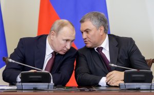 Володин предложил Путину провести оценку положений Конституции