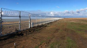 «Рубеж инженерных сооружений»: в Крыму завершено строительство заграждений на границе с Украиной
