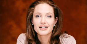 "Лет 20 назад я бы рассмеялась". Джоли не исключила выдвижения в президенты США