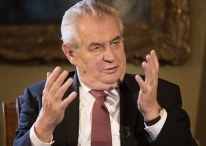 Президент Чехии призвал осудить героизацию бандеровцев на Украине