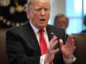 Трамп: Сирия для США давно потеряна, "там только песок и смерть"