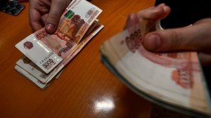 В Якутске полицейский нашел 100 тысяч рублей и вернул их владельцу