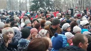 Россияне устроили давку из-за бесплатных конфет