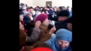 Украинцы устроили массовую драку из-за «бесплатных подачек» Ляшко