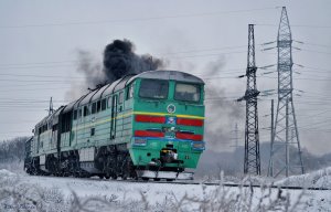Советский локомотив вытащил забуксовавший американский тепловоз