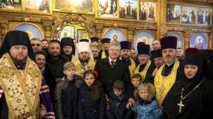 Порошенко помолился в компании криминальных авторитетов "Нарика" и "Эмиля"