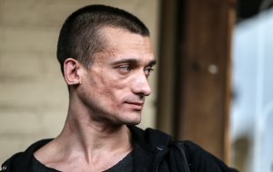 Петра Павленского приговорили во Франции к трем годам тюрьмы