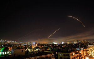 СМИ: сирийские ПВО сбили восемь ракет над западными районами Дамаска