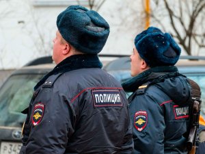 В Амурске задержали жителя, которому угрожали и устраивали беседы в полиции из-за видео похорон вора в законе Зарубы