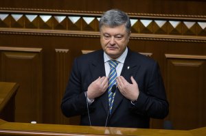 Порошенко отдал на благотворительность свою годовую зарплату 270,5 тыс. гривен