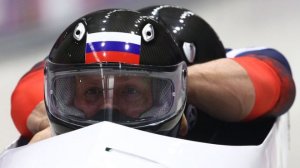 Бобслеист Зубков стал "олимпийским чемпионом на территории России". Соцсети завидуют