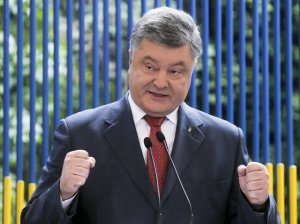 Порошенко потребовал от РПЦ доказать каноничность и показать томос