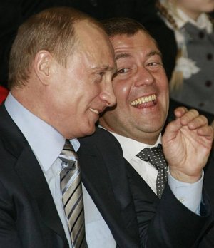 Медведев призвал снизить нагрузку на бизнес
