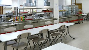 "Тебя не накормят!" Учителя в Челнах не пустили школьника в столовую