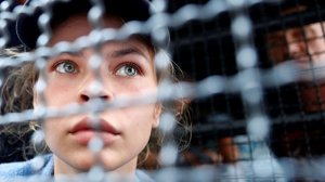 [пятничное] Рыбку и Лесли задержали в Шереметьево