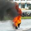 В Новосибирске неизвестные подожгли пьяного мужчину
