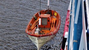 Шлюпку с телом мужчины обнаружили в акватории Черного моря