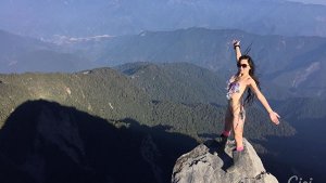 Любительница гулять по горам в купальнике умерла в ущелье на Тайване