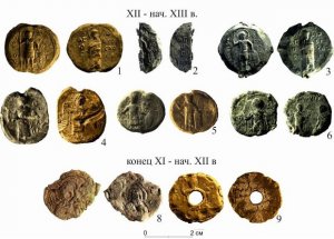 В Великом Новгороде нашли 21 средневековую печать