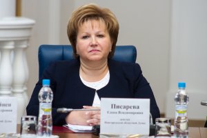 Назван доход спикера Новгородской думы, заявившей, что матерям после 30 лет не нужна выплата 100 тысяч рублей из областного бюджета на рождение первенца. Их заменит «малыш, которого они будут любить»