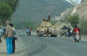 Т-34-85 против ПТРК: хуситы засняли уничтожение легендарного танка
