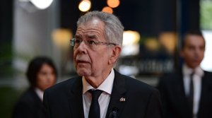 Президент Австрии: США обращаются с ЕС как с колонией