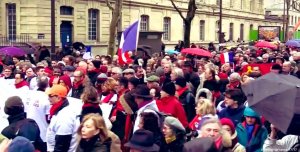 В Париже «красные платки» вышли против насилия на акциях «жёлтых жилетов»