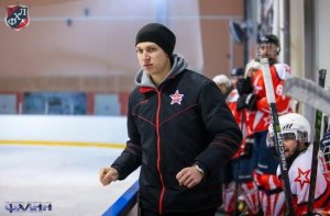 В Нижегородской области  тренер хоккейной команды спас игрока от смерти