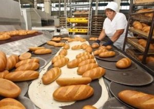 В Украине резко сократилось производство хлеба. Некому есть
