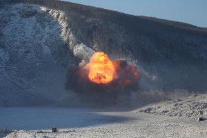 Гигантский затор, который перекрывал русло реки Бурея, удалось пробить. Военные взорвали завал на реке, питающей Бурейскую ГЭС