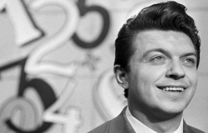 Ведущий программы "Время" и военных парадов Евгений Суслов скончался в Москве