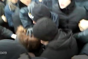 Украинская полиция вместе с радикалами избила священника УПЦ МП