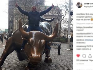 Потерявшего семью в "Зимней вишне" Вострикова захейтили за переезд в США