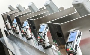 Visa предписала банкам подготовиться к снятию денег с карт в магазинах
