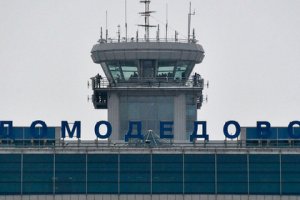 Пассажирский самолет врезался в фонарный столб в московском аэропорту