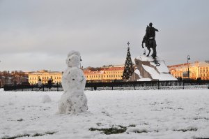 Беглов — чиновникам: «Либо мы уберем снег, либо снег уберет н(в)ас»